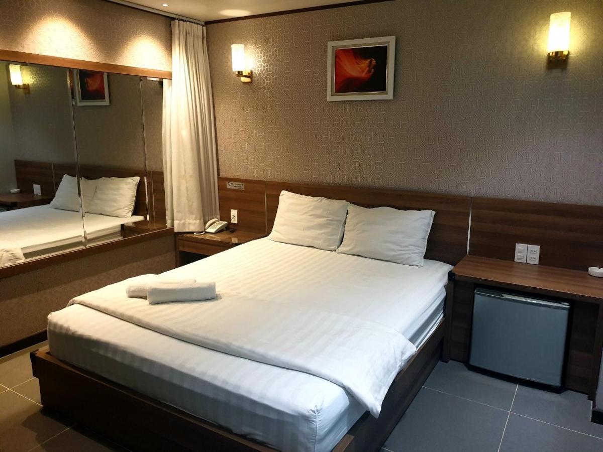 مدينة هوشي منه Reddoorz Premium Cloud 9 An Nhon Hotel المظهر الخارجي الصورة